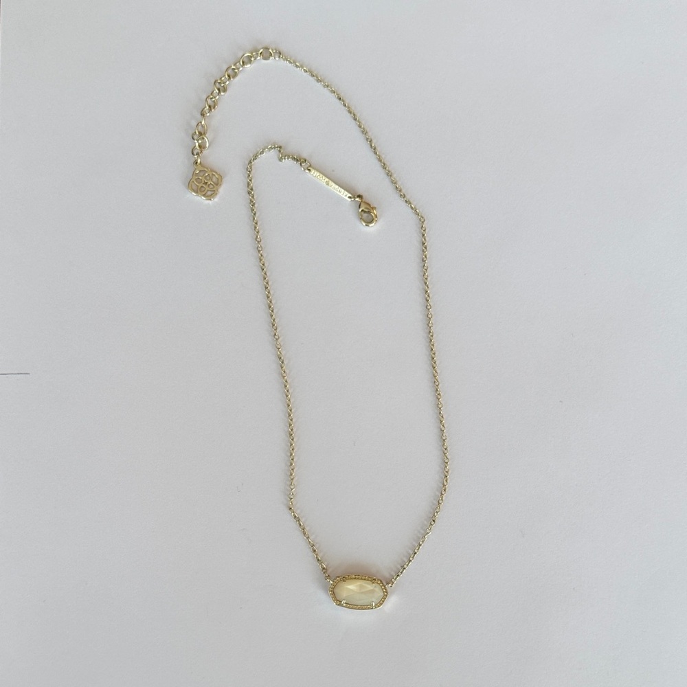 Kendra Scott Elisa Gold Pendant Necklace in Ivory Mother-of-Pearl